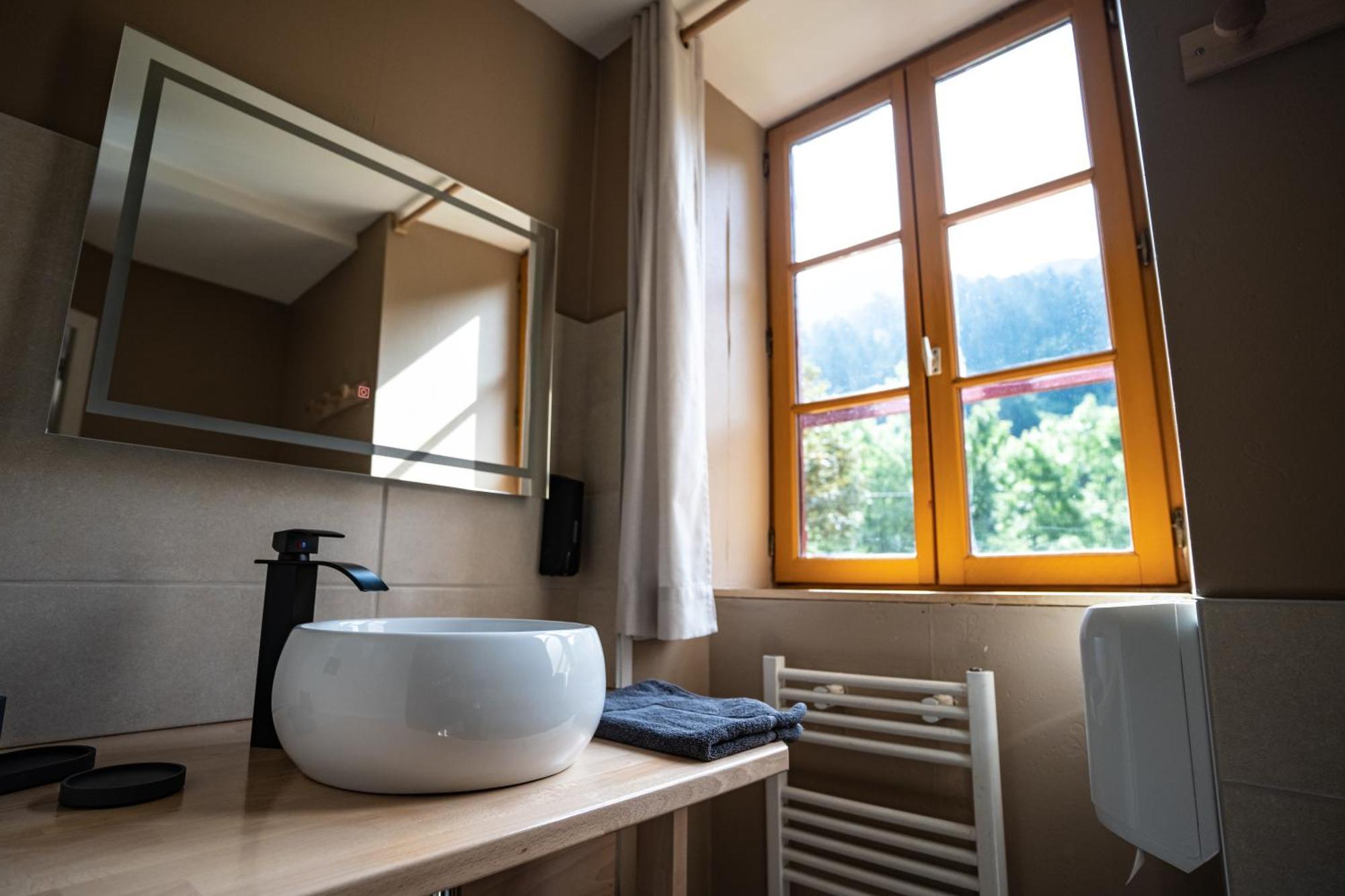 Gite Auberge Les Cascades Ла Монги Екстериор снимка