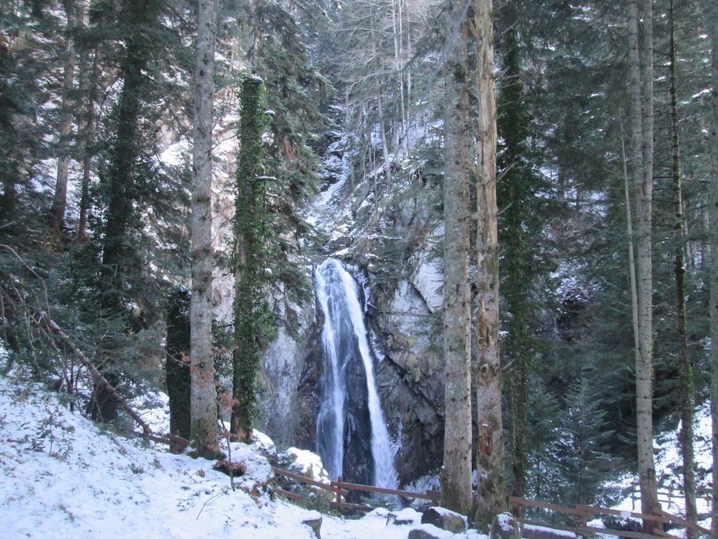 Gite Auberge Les Cascades Ла Монги Екстериор снимка