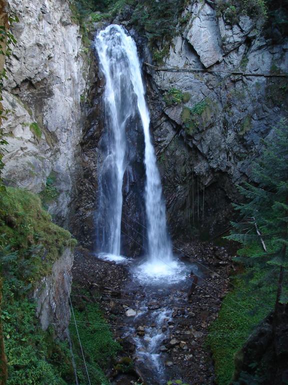 Gite Auberge Les Cascades Ла Монги Екстериор снимка